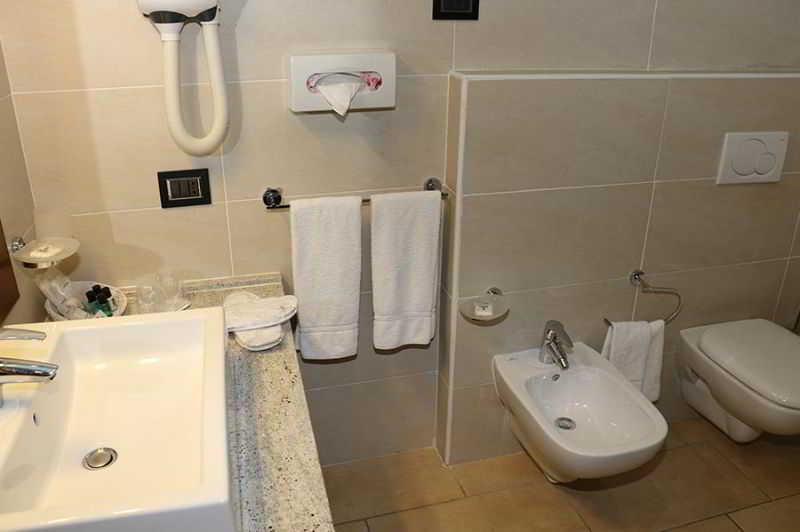 Hotel Cascina Canova Uggiate Zewnętrze zdjęcie